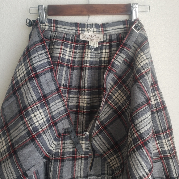 Vintage wool wrap skirt, size medium - Picture 7 of 7